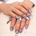 ανάποδο γαλλικό σχέδιο με nail art και επιμήκυνση νυχιών